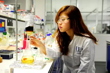 Into Uea Norwich Student In Science Lab 41057 (2)